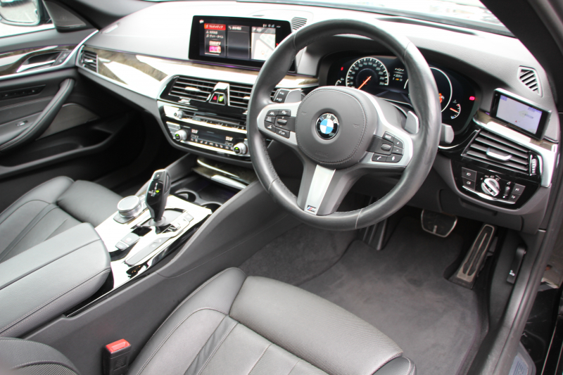 BMW 5シリーズ 540i Xdrive Mｽﾎﾟｰﾂ ｾﾚｸﾄ&ｺﾝﾌｫｰﾄP 4WD ACｼｭﾆｯﾂｧｰｴｱﾛ&ﾏﾌﾗｰ 変更後ﾒｰﾀｰ ｻﾝﾙｰﾌ 直6ﾀｰﾎﾞ全席ﾋｰﾀｰ黒革 ﾊｰﾏﾝｶｰﾄﾞﾝ ｺﾝﾌｫｰﾄｼｰﾄ&ﾏｯｻｰｼﾞ&ｱｸﾃｨﾌﾞﾍﾞﾝﾁﾚｰｼｮﾝ HUD ｼﾞｪｽﾁｬｰC 4ｿﾞｰﾝｴｱｺﾝ individual20AW 2年保証