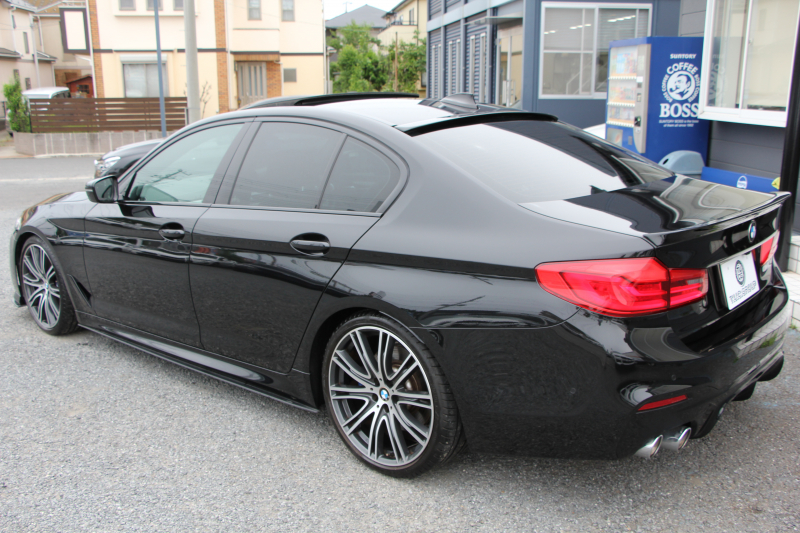 BMW 5シリーズ 540i Xdrive Mｽﾎﾟｰﾂ ｾﾚｸﾄ&ｺﾝﾌｫｰﾄP 4WD ACｼｭﾆｯﾂｧｰｴｱﾛ&ﾏﾌﾗｰ 変更後ﾒｰﾀｰ ｻﾝﾙｰﾌ 直6ﾀｰﾎﾞ全席ﾋｰﾀｰ黒革 ﾊｰﾏﾝｶｰﾄﾞﾝ ｺﾝﾌｫｰﾄｼｰﾄ&ﾏｯｻｰｼﾞ&ｱｸﾃｨﾌﾞﾍﾞﾝﾁﾚｰｼｮﾝ HUD ｼﾞｪｽﾁｬｰC 4ｿﾞｰﾝｴｱｺﾝ individual20AW 2年保証