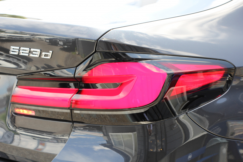 BMW 5シリーズ 523d Xdrive ﾗｸﾞｼﾞｭｱﾘｰ ｴﾃﾞｨｼｮﾝｼﾞｮｲﾌﾟﾗｽ LCI後期 ｴｸｽｸﾙｰｼﾌﾞﾅｯﾊﾟﾚｻﾞｰP ﾌﾞﾗｯｸﾅｯﾊﾟﾚｻﾞｰ 全席ﾋｰﾀｰ ﾊｰﾏﾝｶｰﾄﾞﾝｻﾗｳﾝﾄﾞｵﾌﾟｼｮﾝ19AW 4ｿﾞｰﾝｴｱｺﾝ 360度ｶﾒﾗ ｱｯﾌﾟﾙｰﾌﾟﾚｲ 追従ACC LEDﾍｯﾄﾞﾗｲﾄ HUD 電動ﾄﾗﾝｸ 2年保証