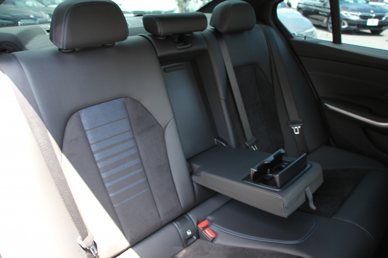 BMW 3シリーズ 320i Mｽﾎﾟｰﾂ ｺﾝﾌｫｰﾄP 1ｵｰﾅ 360度ｶﾒﾗ ｼｰﾄﾋｰﾀｰ ﾌﾙｾｸﾞTV 追従ACC ｽﾃｱﾘﾝｸﾞｻﾎﾟｰﾄ BMWﾗｲﾌﾞｺｯｸﾋﾟｯﾄﾞLEDﾍｯﾄﾞﾗｲﾄ ｵｰﾄﾊｲﾋﾞｰﾑ ﾜｲﾔﾚｽ充電 Pｱｼｽﾄ ﾊｰﾌﾚｻﾞｰ 電動ﾄﾗﾝｸ 3ｿﾞｰﾝｴｱｺﾝ ｱｯﾌﾟﾙｶｰﾌﾟﾚｲ 2年保証