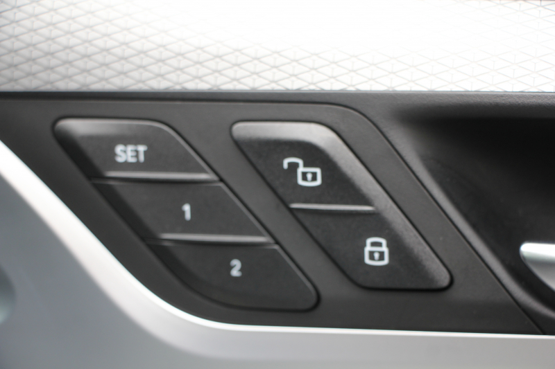 BMW X4 Xdrive30i Mｽﾎﾟｰﾂ ｾﾚｸﾄ&ｲﾉﾍﾞｰｼｮﾝP ﾊﾟﾉﾗﾏｻﾝR 全席ﾋｰﾀｰ黒革 ｱｸﾃｨﾌﾞﾍﾞﾝﾁﾚｰｼｮﾝ ﾃﾞｨｽﾌﾟﾚｲｷｰ ﾊｰﾏﾝｶｰﾄﾞﾝ ｼﾞｪｽﾁｬｰC 追従ACC HUD ﾀｯﾁ画面HDDﾅﾋﾞ360度ｶﾒﾗ LEDﾍｯﾄﾞﾗｲﾄ 電動ﾄﾗﾝｸ 2年保証