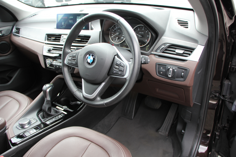 BMW X1 Xdrive18d ｱｰﾊﾞﾆｽﾀ 西日本地区限定 ｽﾊﾟｰｸﾘﾝｸﾞﾌﾞﾗｳﾝ ﾊｲﾗｲﾝ&ｺﾝﾌｫｰﾄP 追従ACC HUD ﾋｰﾀｰ茶革 電動ｼｰﾄ 19AW ﾀｯﾁ画面新HDDﾅﾋﾞPｱｼｽﾄ LEDﾍｯﾄﾞﾗｲﾄ 電動ﾄﾗﾝｸ 専用ﾊﾞｯｼﾞ衝突軽減ﾌﾞﾚｰｷ 車線逸脱&歩行者警告 2年保証