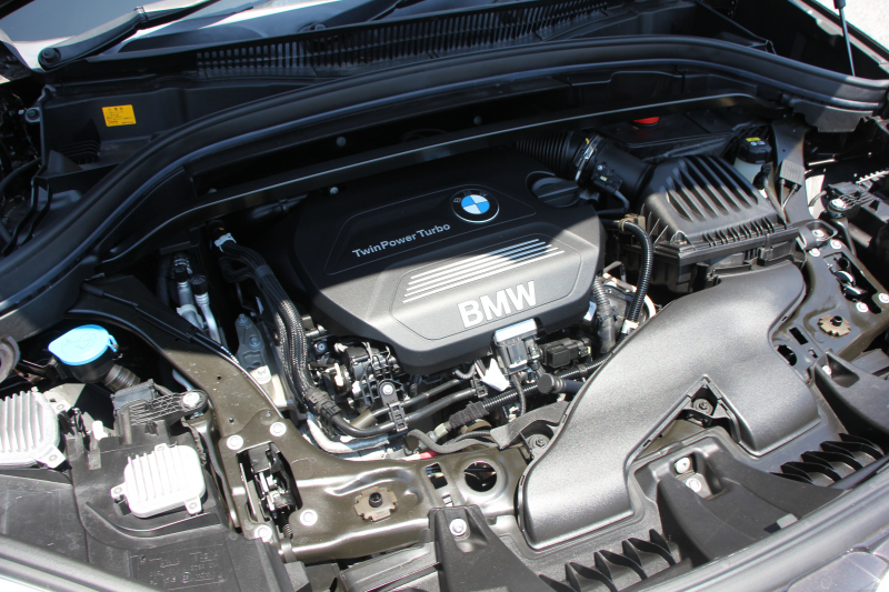 BMW X1 Xdrive18d ｱｰﾊﾞﾆｽﾀ 西日本地区限定 ｽﾊﾟｰｸﾘﾝｸﾞﾌﾞﾗｳﾝ ﾊｲﾗｲﾝ&ｺﾝﾌｫｰﾄP 追従ACC HUD ﾋｰﾀｰ茶革 電動ｼｰﾄ 19AW ﾀｯﾁ画面新HDDﾅﾋﾞPｱｼｽﾄ LEDﾍｯﾄﾞﾗｲﾄ 電動ﾄﾗﾝｸ 専用ﾊﾞｯｼﾞ衝突軽減ﾌﾞﾚｰｷ 車線逸脱&歩行者警告 2年保証