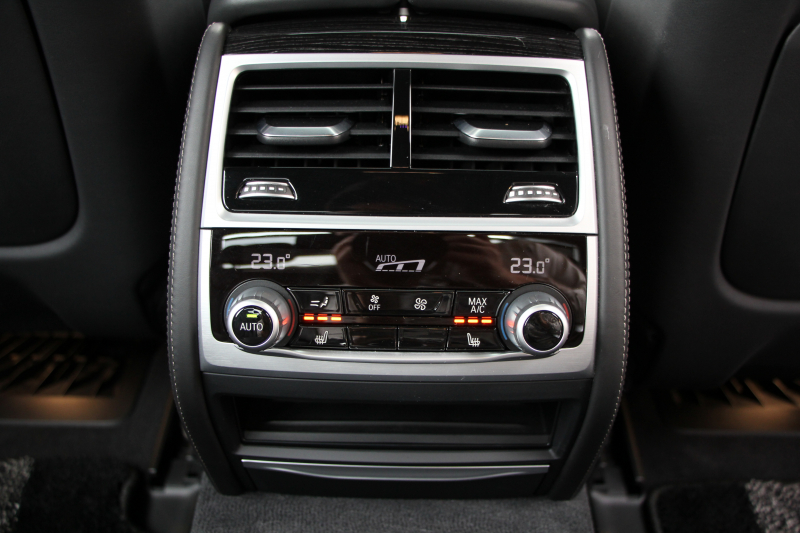 BMW 7シリーズ 740i Mｽﾎﾟｰﾂ ｻﾝﾙｰﾌ 全席ﾋｰﾀｰ黒革 ﾚｰｻﾞｰﾗｲﾄ ﾅｯﾊﾟﾚｻﾞｰ&ﾏｯｻｰｼﾞ&ﾍﾞﾝﾁﾚｰｼｮﾝ 追従ACC HUD ﾀｯﾁ画面HDDﾅﾋﾞTV ｼﾞｪｽﾁｬｰC 360度ｶﾒﾗ 全ﾄﾞｱｿﾌﾄｸﾛｰｽﾞｵﾌﾟｼｮﾝ20AW ｽﾃｱﾘﾝｸﾞｻﾎﾟｰﾄ ｵｰﾄﾊｲﾋﾞｰﾑ 2年保証