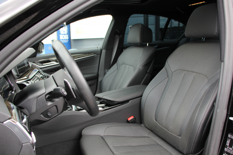 BMW 5シリーズ 530i Mｽﾎﾟｰﾂ 左ﾊﾝﾄﾞﾙ 1ｵｰﾅ ｻﾝﾙｰﾌ ｺﾝﾌｫｰﾄP ﾏｯｻｰｼﾞ&ﾍﾞﾝﾁﾚｰｼｮﾝ 全席ﾋｰﾀｰ黒革 ｺﾝﾌｫｰﾄｼｰﾄ ｿﾌﾄｸﾛｰｽﾞﾄﾞｱ HUD ｼﾞｪｽﾁｬｰC 追従ACC 360度ｶﾒﾗ ﾀｯﾁ画面HDDﾅﾋﾞLEDﾍｯﾄﾞﾗｲﾄ ｵｰﾄﾊｲﾋﾞｰﾑ 電動ﾄﾗﾝｸ 2年保証