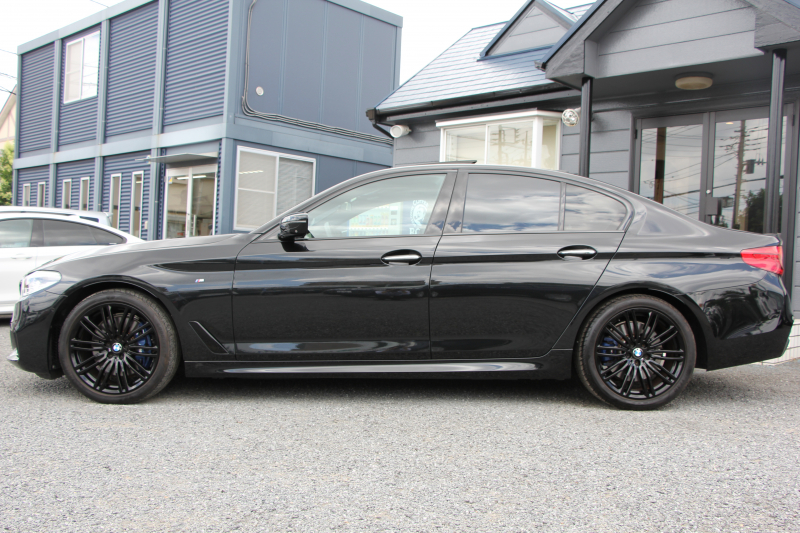 BMW 5シリーズ 530i Mｽﾎﾟｰﾂ 左ﾊﾝﾄﾞﾙ 1ｵｰﾅ ｻﾝﾙｰﾌ ｺﾝﾌｫｰﾄP ﾏｯｻｰｼﾞ&ﾍﾞﾝﾁﾚｰｼｮﾝ 全席ﾋｰﾀｰ黒革 ｺﾝﾌｫｰﾄｼｰﾄ ｿﾌﾄｸﾛｰｽﾞﾄﾞｱ HUD ｼﾞｪｽﾁｬｰC 追従ACC 360度ｶﾒﾗ ﾀｯﾁ画面HDDﾅﾋﾞLEDﾍｯﾄﾞﾗｲﾄ ｵｰﾄﾊｲﾋﾞｰﾑ 電動ﾄﾗﾝｸ 2年保証