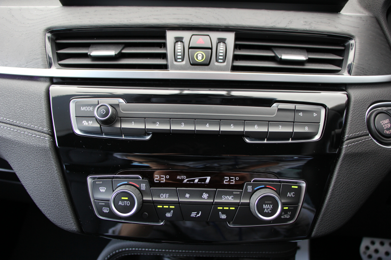 BMW X1 Xdrive18d Mｽﾎﾟｰﾂ ﾊｲﾗｲﾝ ｺﾝﾌｫｰﾄP 後期 ﾌｪｲｽﾘﾌﾄ後 ﾋｰﾀｰ黒革 電動ｼｰﾄ LEDﾍｯﾄﾞﾗｲﾄ 追従ACC 変更後ﾀｯﾁﾊﾟﾈﾙ対応HDDﾅﾋﾞ新ﾒｰﾀｰ Bluetooth接続 Pｱｼｽﾄ Bｶﾒﾗ 電動ﾄﾗﾝｸ 衝突軽減ﾌﾞﾚｰｷ 車線逸脱警告 歩行者警告 2年保証