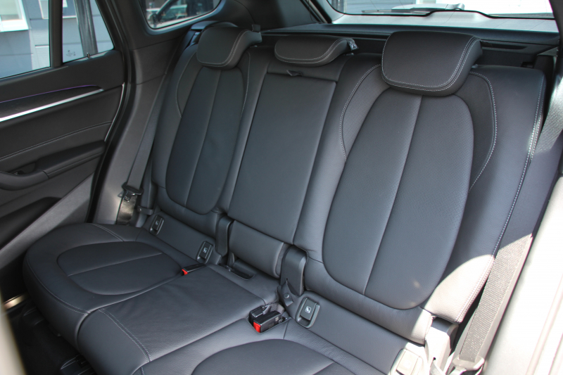 BMW X1 Xdrive18d Mｽﾎﾟｰﾂ ﾊｲﾗｲﾝ ｺﾝﾌｫｰﾄP 後期 ﾌｪｲｽﾘﾌﾄ後 ﾋｰﾀｰ黒革 電動ｼｰﾄ LEDﾍｯﾄﾞﾗｲﾄ 追従ACC 変更後ﾀｯﾁﾊﾟﾈﾙ対応HDDﾅﾋﾞ新ﾒｰﾀｰ Bluetooth接続 Pｱｼｽﾄ Bｶﾒﾗ 電動ﾄﾗﾝｸ 衝突軽減ﾌﾞﾚｰｷ 車線逸脱警告 歩行者警告 2年保証