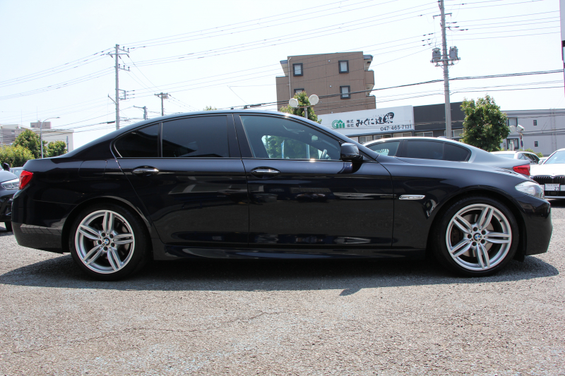 BMW 5シリーズ 535i Mｽﾎﾟｰﾂ 直6ﾀｰﾎﾞN55B30Aｴﾝｼﾞﾝ 306馬力 下取車 禁煙車 ﾋｰﾀｰ黒革 ｵﾌﾟｼｮﾝ19AW iﾄﾞﾗｲﾌﾞHDDﾅﾋﾞBluetoothｵｰﾃﾞｨｵ ﾌﾙｾｸﾞTV Bｶﾒﾗ ﾊﾟﾄﾞﾙｼﾌﾄ 専用ｴｱﾛ 8速AT ｸﾙｺﾝ LEDﾘﾝｸﾞｷｾﾉﾝ ﾐﾗｰETC ｺﾝﾌｫｰﾄｱｸｾｽ 2年保証