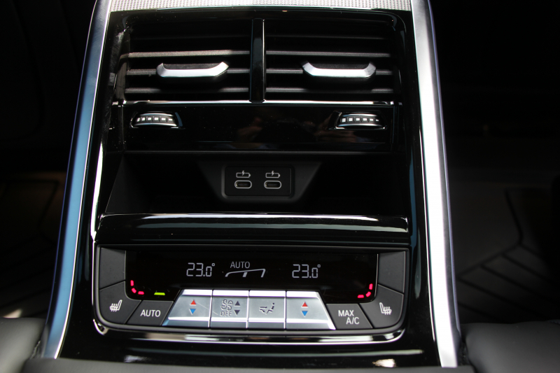 BMW 8シリーズ 840i ｸﾞﾗﾝｸｰﾍﾟMｽﾎﾟｰﾂ ﾊﾟﾉﾗﾏｻﾝﾙｰﾌ ﾒﾘﾉﾚｻﾞｰ ﾅｲﾄﾌﾞﾙｰ/ﾌﾞﾗｯｸindividualｺﾝﾋﾞｼｰﾄ ﾚｰｻﾞｰﾗｲﾄ ｵﾌﾟｼｮﾝ20AW ﾊｰﾏﾝｶｰﾄﾞﾝ ﾃﾞｨｽﾌﾟﾚｲｷｰ ﾘﾓｰﾄ Pｸﾘｽﾀﾙﾌｨﾆｯｼｭ 360度ｶﾒﾗ 追従ACC HUD 全席ﾋｰﾀｰ ﾌﾛﾝﾄﾍﾞﾝﾁﾚｰｼｮﾝ 2年保証