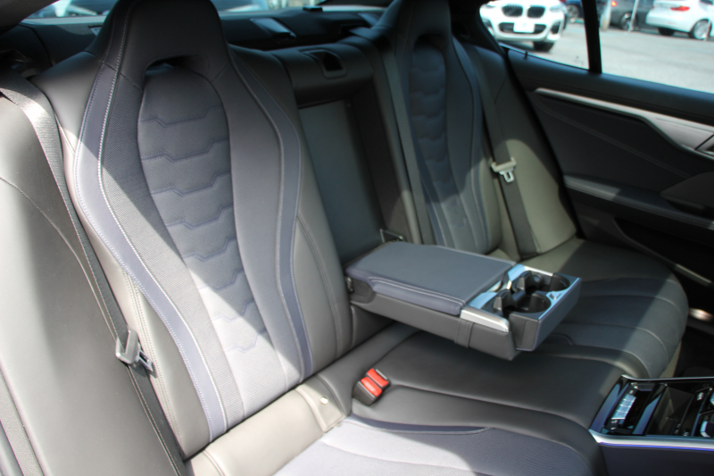 BMW 8シリーズ 840i ｸﾞﾗﾝｸｰﾍﾟMｽﾎﾟｰﾂ ﾊﾟﾉﾗﾏｻﾝﾙｰﾌ ﾒﾘﾉﾚｻﾞｰ ﾅｲﾄﾌﾞﾙｰ/ﾌﾞﾗｯｸindividualｺﾝﾋﾞｼｰﾄ ﾚｰｻﾞｰﾗｲﾄ ｵﾌﾟｼｮﾝ20AW ﾊｰﾏﾝｶｰﾄﾞﾝ ﾃﾞｨｽﾌﾟﾚｲｷｰ ﾘﾓｰﾄ Pｸﾘｽﾀﾙﾌｨﾆｯｼｭ 360度ｶﾒﾗ 追従ACC HUD 全席ﾋｰﾀｰ ﾌﾛﾝﾄﾍﾞﾝﾁﾚｰｼｮﾝ 2年保証