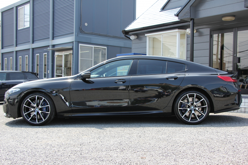 BMW 8シリーズ 840i ｸﾞﾗﾝｸｰﾍﾟMｽﾎﾟｰﾂ ﾊﾟﾉﾗﾏｻﾝﾙｰﾌ ﾒﾘﾉﾚｻﾞｰ ﾅｲﾄﾌﾞﾙｰ/ﾌﾞﾗｯｸindividualｺﾝﾋﾞｼｰﾄ ﾚｰｻﾞｰﾗｲﾄ ｵﾌﾟｼｮﾝ20AW ﾊｰﾏﾝｶｰﾄﾞﾝ ﾃﾞｨｽﾌﾟﾚｲｷｰ ﾘﾓｰﾄ Pｸﾘｽﾀﾙﾌｨﾆｯｼｭ 360度ｶﾒﾗ 追従ACC HUD 全席ﾋｰﾀｰ ﾌﾛﾝﾄﾍﾞﾝﾁﾚｰｼｮﾝ 2年保証