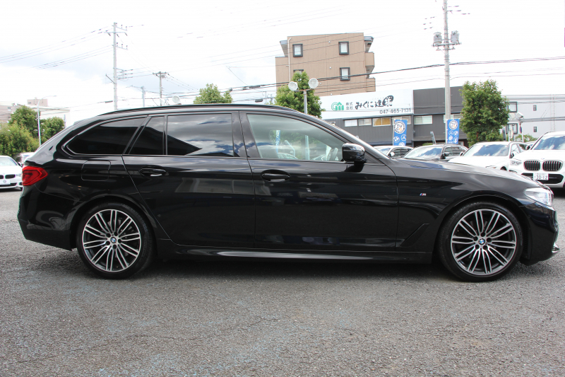 BMW 5シリーズ 523d ﾂｰﾘﾝｸﾞMｽﾎﾟｰﾂ ﾊｲﾗｲﾝ 1ｵｰﾅ 型式変更後LDA-JM20 全席ﾋｰﾀｰ黒革 新ﾒｰﾀｰ HUD LEDﾍｯﾄﾞﾗｲﾄ 追従ACC ｽﾃｱﾘﾝｸﾞｻﾎﾟｰﾄ ｵｰﾄﾊｲﾋﾞｰﾑ ﾀｯﾁ画面HDDﾅﾋﾞTV 360度ｶﾒﾗ 電動ﾘｱｹﾞｰﾄ ﾗﾝﾊﾞｰｻﾎﾟｰﾄ 2年保証