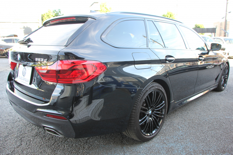 BMW 5シリーズ 523d ﾂｰﾘﾝｸﾞﾌﾞﾗｯｸｱｳﾄ 特別仕様車 1ｵﾅ HUD ﾊｰﾏﾝｶｰﾄﾞﾝ 追従ACC ｽﾃｱｻﾎﾟｰﾄ LEDﾍｯﾄﾞﾗｲﾄ ｵｰﾄﾊｲﾋﾞｰﾑ ﾀｯﾁ画面HDDﾅﾋﾞTV 360度ﾊﾟﾉﾗﾏｶﾒﾗ Pｱｼｽﾄﾌﾟﾗｽ 電動ﾄﾗﾝｸ 19AW 液晶ﾒｰﾀｰ ｽﾏｰﾄｷｰ 2年保証