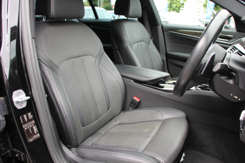 BMW 5シリーズ 523i Mｽﾎﾟｰﾂ ﾊｲﾗｲﾝ ｲﾉﾍﾞｰｼｮﾝ&ｺﾝﾌｫｰﾄP ｻﾝﾙｰﾌ 全席ﾋｰﾀｰ黒革 ｺﾝﾌｫｰﾄｼｰﾄ ﾍﾞﾝﾁﾚｰｼｮﾝ ｿﾌﾄｸﾛｰｽﾞﾄﾞｱ HUD ﾜｲﾔﾚｽ充電 追従ACC ｽﾃｱﾘﾝｸﾞｻﾎﾟｰﾄ LEDﾍｯﾄﾞﾗｲﾄ 360度ｶﾒﾗ ﾀｯﾁ画面HDDﾅﾋﾞTV ｼﾞｪｽﾁｬｰC 電動ﾄﾗﾝｸ 19AW 2年保証