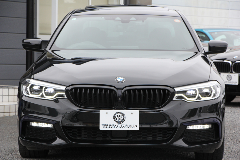 BMW 5シリーズ 523i Mｽﾎﾟｰﾂ ﾊｲﾗｲﾝ ｲﾉﾍﾞｰｼｮﾝ&ｺﾝﾌｫｰﾄP ｻﾝﾙｰﾌ 全席ﾋｰﾀｰ黒革 ｺﾝﾌｫｰﾄｼｰﾄ ﾍﾞﾝﾁﾚｰｼｮﾝ ｿﾌﾄｸﾛｰｽﾞﾄﾞｱ HUD ﾜｲﾔﾚｽ充電 追従ACC ｽﾃｱﾘﾝｸﾞｻﾎﾟｰﾄ LEDﾍｯﾄﾞﾗｲﾄ 360度ｶﾒﾗ ﾀｯﾁ画面HDDﾅﾋﾞTV ｼﾞｪｽﾁｬｰC 電動ﾄﾗﾝｸ 19AW 2年保証