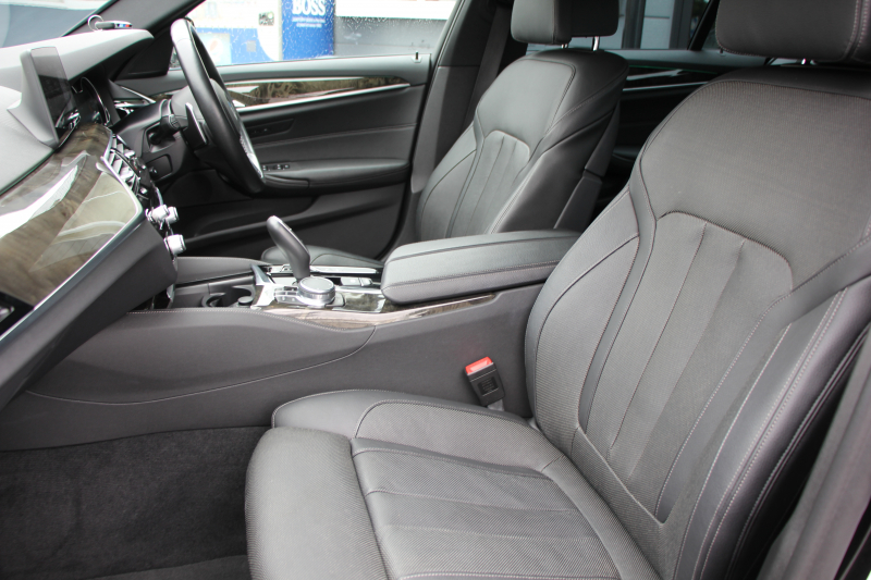 BMW 5シリーズ 523i Mｽﾎﾟｰﾂ ﾊｲﾗｲﾝ ｲﾉﾍﾞｰｼｮﾝ&ｺﾝﾌｫｰﾄP ｻﾝﾙｰﾌ 全席ﾋｰﾀｰ黒革 ｺﾝﾌｫｰﾄｼｰﾄ ﾍﾞﾝﾁﾚｰｼｮﾝ ｿﾌﾄｸﾛｰｽﾞﾄﾞｱ HUD ﾜｲﾔﾚｽ充電 追従ACC ｽﾃｱﾘﾝｸﾞｻﾎﾟｰﾄ LEDﾍｯﾄﾞﾗｲﾄ 360度ｶﾒﾗ ﾀｯﾁ画面HDDﾅﾋﾞTV ｼﾞｪｽﾁｬｰC 電動ﾄﾗﾝｸ 19AW 2年保証