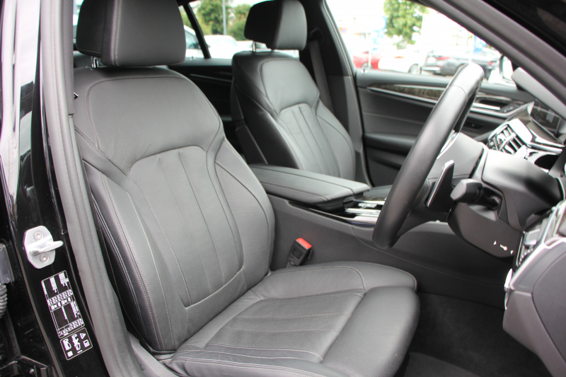 BMW 5シリーズ 540i Xdrive Mｽﾎﾟｰﾂ ｲﾉﾍﾞｰｼｮﾝ&ｺﾝﾌｫｰﾄP 4WD 1ｵｰﾅ 直6ﾀｰﾎﾞ340馬力 ﾌﾞﾗｯｸﾚｻﾞｰ 全席ﾋｰﾀｰ ﾏｯｻｰｼﾞ&ｱｸﾃｨﾌﾞﾍﾞﾝﾁﾚｰｼｮﾝ ｼﾞｪｽﾁｬｰC 液晶ﾒｰﾀｰ HUD 追従ACC LEDﾍｯﾄﾞﾗｲﾄ ﾀｯﾁ画面ﾅﾋﾞﾌﾙｾｸﾞTV ｱﾀﾞﾌﾟﾃｨﾌﾞｻｽ Mspﾌﾞﾚｰｷ 19AW 2年保証