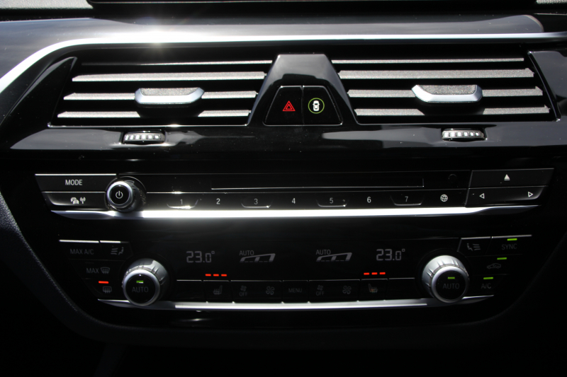 BMW 5シリーズ 530i ｴﾃﾞｨｼｮﾝﾐｯｼｮﾝｲﾝﾎﾟｯｼﾌﾞﾙ 特別仕様車 高出力 ﾅｲﾄﾌﾞﾙｰﾚｻﾞｰ ｱﾀﾞﾌﾟﾃｨﾌﾞｻｽ HUD ﾊｰﾏﾝｶｰﾄﾞﾝ 追従ACC ｽﾃｱﾘﾝｸﾞｻﾎﾟｰﾄ ﾀｯﾁ画面HDDﾅﾋﾞTV LEDﾍｯﾄﾞﾗｲﾄ ｵｰﾄﾊｲﾋﾞｰﾑ 電動ﾄﾗﾝｸ 360度ｶﾒﾗ 全席ﾋｰﾀｰ ﾌﾞﾗｯｸ19AW 2年保証