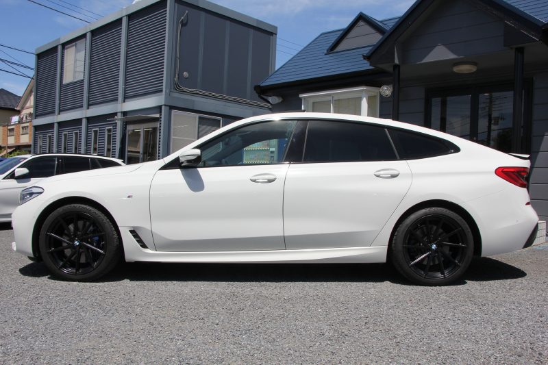 BMW 6シリーズ 630i ｸﾞﾗﾝﾂｰﾘｽﾓ Mｽﾎﾟｰﾂ ｾﾚｸﾄ&ｲﾉﾍﾞｰｼｮﾝP ﾊﾟﾉﾗﾏｻﾝﾙｰﾌ 全席ﾋｰﾀｰ黒革 ﾊｰﾏﾝｶｰﾄﾞﾝｻﾗｳﾝﾄﾞﾘｱｼｰﾄ可倒調整 ﾃﾞｨｽﾌﾟﾚｲｷｰ ﾘﾓｰﾄP LEDﾍｯﾄﾞﾗｲﾄ 360度ｶﾒﾗ HUD 追従ACC ﾜｲﾔﾚｽ充電 4ｿﾞｰﾝｴｱｺﾝ Rolfhartge20AW 2年保証