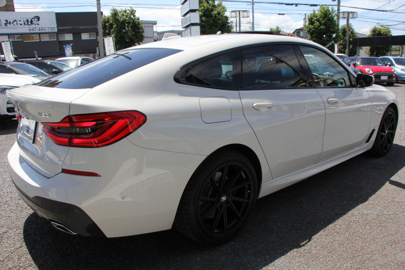 BMW 6シリーズ 630i ｸﾞﾗﾝﾂｰﾘｽﾓ Mｽﾎﾟｰﾂ ｾﾚｸﾄ&ｲﾉﾍﾞｰｼｮﾝP ﾊﾟﾉﾗﾏｻﾝﾙｰﾌ 全席ﾋｰﾀｰ黒革 ﾊｰﾏﾝｶｰﾄﾞﾝｻﾗｳﾝﾄﾞﾘｱｼｰﾄ可倒調整 ﾃﾞｨｽﾌﾟﾚｲｷｰ ﾘﾓｰﾄP LEDﾍｯﾄﾞﾗｲﾄ 360度ｶﾒﾗ HUD 追従ACC ﾜｲﾔﾚｽ充電 4ｿﾞｰﾝｴｱｺﾝ Rolfhartge20AW 2年保証