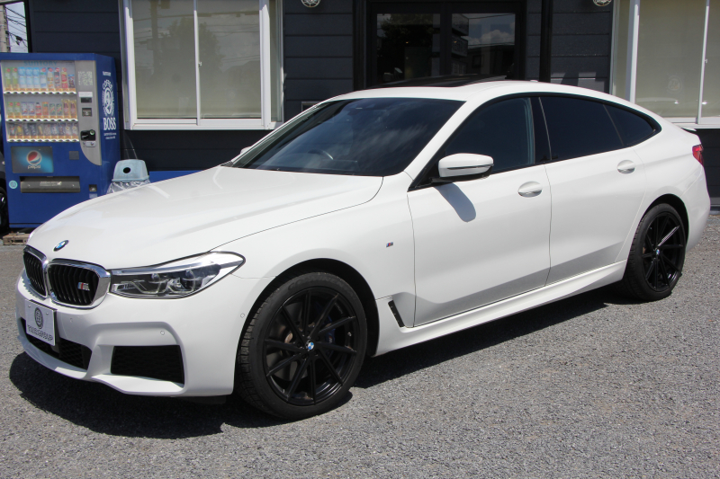BMW 6シリーズ 630i ｸﾞﾗﾝﾂｰﾘｽﾓ Mｽﾎﾟｰﾂ ｾﾚｸﾄ&ｲﾉﾍﾞｰｼｮﾝP ﾊﾟﾉﾗﾏｻﾝﾙｰﾌ 全席ﾋｰﾀｰ黒革 ﾊｰﾏﾝｶｰﾄﾞﾝｻﾗｳﾝﾄﾞﾘｱｼｰﾄ可倒調整 ﾃﾞｨｽﾌﾟﾚｲｷｰ ﾘﾓｰﾄP LEDﾍｯﾄﾞﾗｲﾄ 360度ｶﾒﾗ HUD 追従ACC ﾜｲﾔﾚｽ充電 4ｿﾞｰﾝｴｱｺﾝ Rolfhartge20AW 2年保証