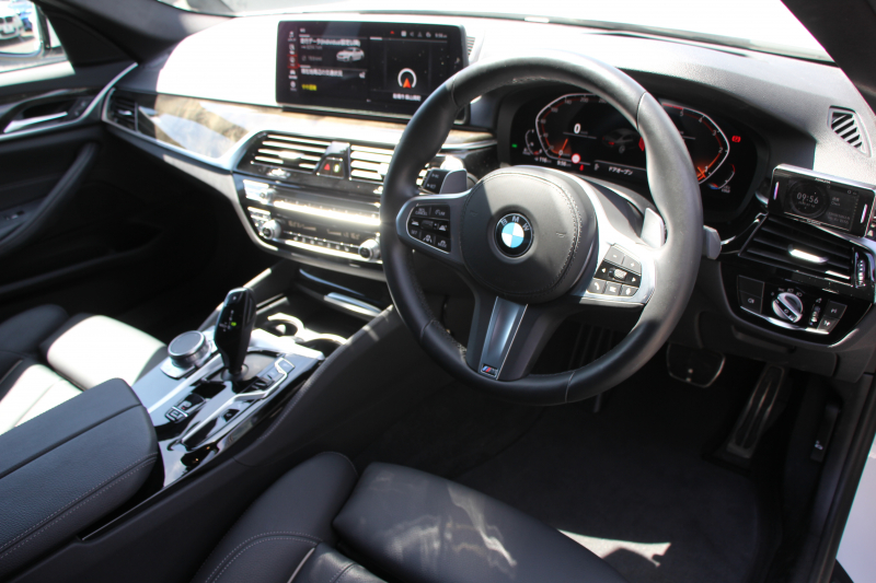BMW 5シリーズ 523d Xdrive Mｽﾎﾟｰﾂ ｴﾃﾞｨｼｮﾝｼﾞｮｲﾌﾟﾗｽ 後期 1ｵ-ﾅ ﾋｰﾀｰ黒革 LEDﾍｯﾄﾞﾗｲﾄ ｵｰﾄﾊｲﾋﾞｰﾑ 360度ｶﾒﾗ BMWﾗｲﾌﾞｺｯｸﾋﾟｯﾄ ﾀｯﾁ画面HDDﾅﾋﾞｱｯﾌﾟﾙｶｰﾌﾟﾚｲ 追従ACC HUD 電動ﾄﾗﾝｸ ｱｲﾊﾞｯﾊｻｽ 2年保証