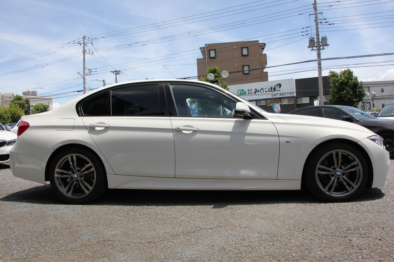 BMW 3シリーズ 320d ｾﾚﾌﾞﾚｰｼｮﾝｴﾃﾞｨｼｮﾝ ｽﾀｲﾙｴｯｼﾞ限定車 後期 8C新ｴﾝｼﾞﾝ 燃費21.4km/L ｾﾝｻﾃｯｸﾚｻﾞｰ ｼｰﾄﾋｰﾀｰ 専用ｸﾞﾚｰ18AW LEDﾍｯﾄﾞﾗｲﾄ&ﾃｰﾙ 追従ACC 衝突軽減ﾌﾞﾚｰｷ ﾚｰﾝﾁｪﾝｼﾞ警告 ﾌﾞﾗｯｸｸﾞﾘﾙ HDDﾅﾋﾞ2年保証