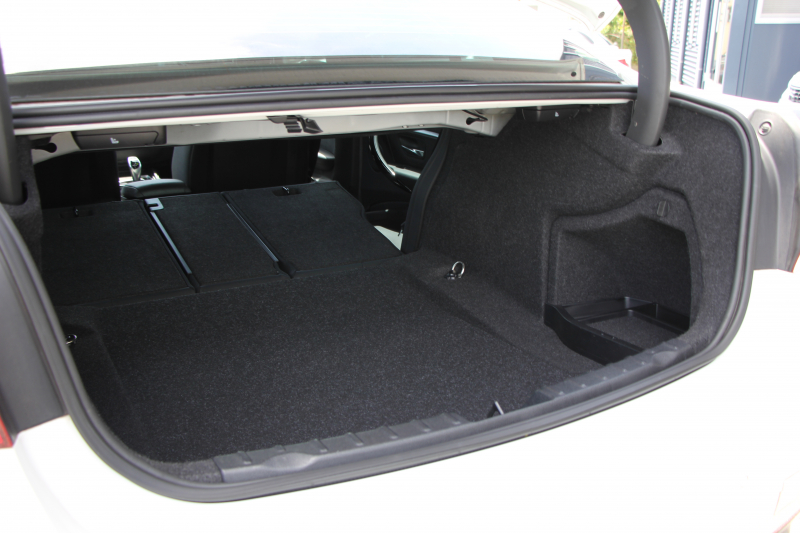 BMW 3シリーズ 320d ｾﾚﾌﾞﾚｰｼｮﾝｴﾃﾞｨｼｮﾝ ｽﾀｲﾙｴｯｼﾞ限定車 後期 8C新ｴﾝｼﾞﾝ 燃費21.4km/L ｾﾝｻﾃｯｸﾚｻﾞｰ ｼｰﾄﾋｰﾀｰ 専用ｸﾞﾚｰ18AW LEDﾍｯﾄﾞﾗｲﾄ&ﾃｰﾙ 追従ACC 衝突軽減ﾌﾞﾚｰｷ ﾚｰﾝﾁｪﾝｼﾞ警告 ﾌﾞﾗｯｸｸﾞﾘﾙ HDDﾅﾋﾞ2年保証