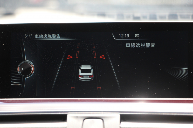 BMW 3シリーズ 320d ｾﾚﾌﾞﾚｰｼｮﾝｴﾃﾞｨｼｮﾝ ｽﾀｲﾙｴｯｼﾞ限定車 後期 8C新ｴﾝｼﾞﾝ 燃費21.4km/L ｾﾝｻﾃｯｸﾚｻﾞｰ ｼｰﾄﾋｰﾀｰ 専用ｸﾞﾚｰ18AW LEDﾍｯﾄﾞﾗｲﾄ&ﾃｰﾙ 追従ACC 衝突軽減ﾌﾞﾚｰｷ ﾚｰﾝﾁｪﾝｼﾞ警告 ﾌﾞﾗｯｸｸﾞﾘﾙ HDDﾅﾋﾞ2年保証