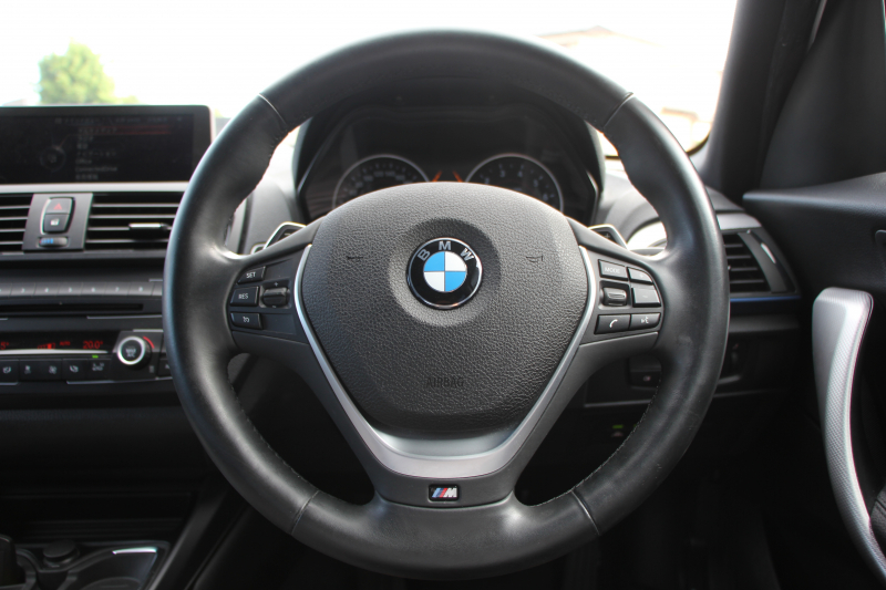 BMW 1シリーズ M135i ﾊﾟｰｷﾝｸﾞｻﾎﾟｰﾄP 直6ﾀｰﾎﾞ320馬力 衝突軽減ﾌﾞﾚｰｷ 車線逸脱警告 歩行者警告 ｱﾀﾞﾌﾟﾃｨﾌﾞMｻｽ ﾀｯﾁﾊﾟｯﾄﾞ対応HDDﾅﾋﾞ専用ｴｱﾛ 18AW&ﾌﾞﾚｰｷ 左右独立ｵｰﾄｴｱｺﾝ ﾊﾟﾄﾞﾙｼﾌﾄ 8速AT ｽﾏｰﾄｷｰ Bluetooth接続 2年保証