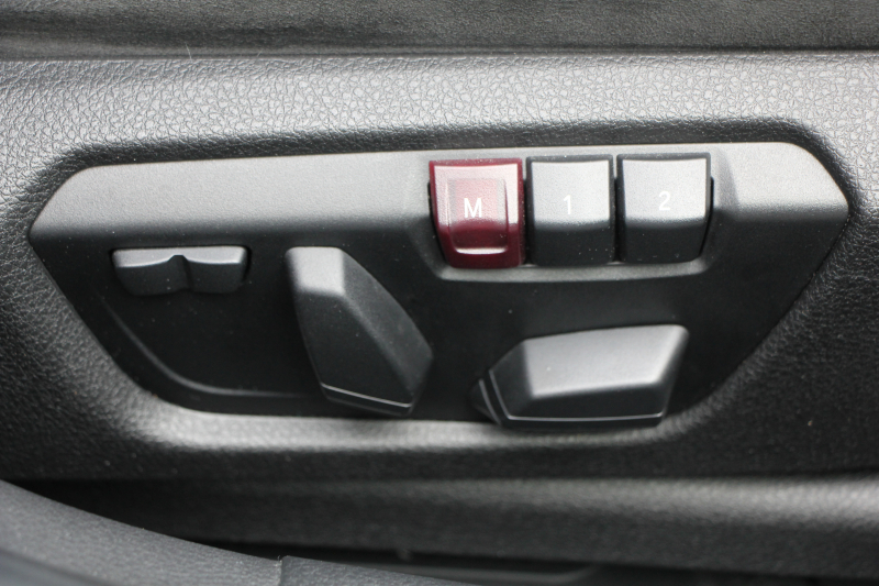 BMW 1シリーズ M135i ﾊﾟｰｷﾝｸﾞｻﾎﾟｰﾄP 直6ﾀｰﾎﾞ320馬力 衝突軽減ﾌﾞﾚｰｷ 車線逸脱警告 歩行者警告 ｱﾀﾞﾌﾟﾃｨﾌﾞMｻｽ ﾀｯﾁﾊﾟｯﾄﾞ対応HDDﾅﾋﾞ専用ｴｱﾛ 18AW&ﾌﾞﾚｰｷ 左右独立ｵｰﾄｴｱｺﾝ ﾊﾟﾄﾞﾙｼﾌﾄ 8速AT ｽﾏｰﾄｷｰ Bluetooth接続 2年保証