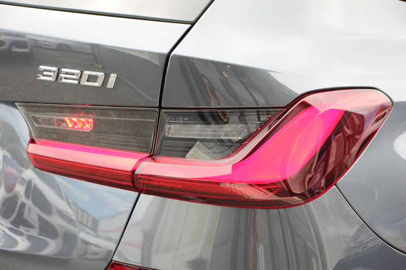 BMW 3シリーズ 320i ﾂｰﾘﾝｸﾞMｽﾎﾟｰﾂ ﾊｲﾗｲﾝ ﾀｺﾗﾚｯﾄﾞﾚｻﾞｰ ｼｰﾄﾋｰﾀｰ ｵﾌﾟｼｮﾝ19AW LEDﾍｯﾄﾞﾗｲﾄ ｵｰﾄﾊｲﾋﾞｰﾑ 追従ACC ｽﾃｱﾘﾝｸﾞｻﾎﾟｰﾄ Applecarplay BMWﾗｲﾌﾞｺｯｸﾋﾟｯﾄ ﾀｯﾁ画面HDDﾅﾋﾞ電動ﾄﾗﾝｸ Pｱｼｽﾄ 2年保証