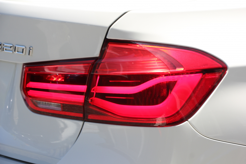 BMW 3シリーズ 320i Mｽﾎﾟｰﾂ 最終ﾓﾃﾞﾙ 新ｴﾝｼﾞﾝ ﾋｰﾀｰ黒革 LEDﾍｯﾄﾞﾗｲﾄ&ﾃｰﾙ NEWﾙｰﾑﾐﾗｰ 追従ACC ﾚｰﾝﾁｪﾝｼﾞ警告 ﾀｯﾁ画面対応HDDﾅﾋﾞBluetooth接続 Bｶﾒﾗ ﾊﾟﾄﾞﾙｼﾌﾄ 衝突軽減ﾌﾞﾚｰｷ 車線逸脱警告 歩行者警告 2年保証