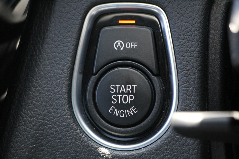 BMW 3シリーズ 320i Mｽﾎﾟｰﾂ 最終ﾓﾃﾞﾙ 新ｴﾝｼﾞﾝ ﾋｰﾀｰ黒革 LEDﾍｯﾄﾞﾗｲﾄ&ﾃｰﾙ NEWﾙｰﾑﾐﾗｰ 追従ACC ﾚｰﾝﾁｪﾝｼﾞ警告 ﾀｯﾁ画面対応HDDﾅﾋﾞBluetooth接続 Bｶﾒﾗ ﾊﾟﾄﾞﾙｼﾌﾄ 衝突軽減ﾌﾞﾚｰｷ 車線逸脱警告 歩行者警告 2年保証