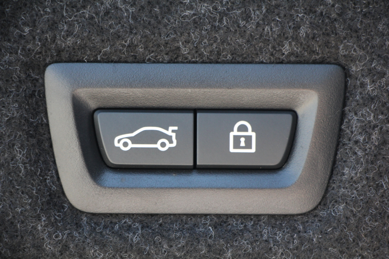 BMW 5シリーズ 523i ｴﾃﾞｨｼｮﾝﾐｯｼｮﾝｲﾝﾎﾟｯｼﾌﾞﾙ 特別仕様車 ﾊｰﾏﾝｶｰﾄﾞﾝｻﾗｳﾝﾄﾞHUD 専用ﾌﾞﾗｯｸ19AW ﾌﾞﾗｯｸｷﾄﾞﾆｰｸﾞﾘﾙ 追従ACC ｽﾃｱﾘﾝｸﾞｻﾎﾟｰﾄ  360度ｶﾒﾗ Pｱｼｽﾄ ﾀｯﾁ画面HDDﾅﾋﾞTV LEDﾍｯﾄﾞﾗｲﾄ ｵｰﾄﾊｲﾋﾞｰﾑ 2年保証