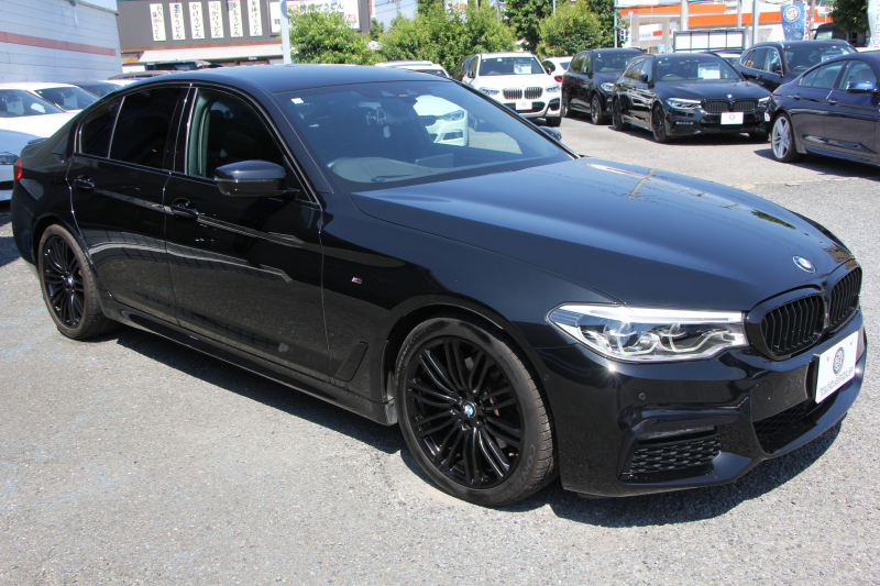 BMW 5シリーズ 523i ｴﾃﾞｨｼｮﾝﾐｯｼｮﾝｲﾝﾎﾟｯｼﾌﾞﾙ 特別仕様車 ﾊｰﾏﾝｶｰﾄﾞﾝｻﾗｳﾝﾄﾞHUD 専用ﾌﾞﾗｯｸ19AW ﾌﾞﾗｯｸｷﾄﾞﾆｰｸﾞﾘﾙ 追従ACC ｽﾃｱﾘﾝｸﾞｻﾎﾟｰﾄ  360度ｶﾒﾗ Pｱｼｽﾄ ﾀｯﾁ画面HDDﾅﾋﾞTV LEDﾍｯﾄﾞﾗｲﾄ ｵｰﾄﾊｲﾋﾞｰﾑ 2年保証