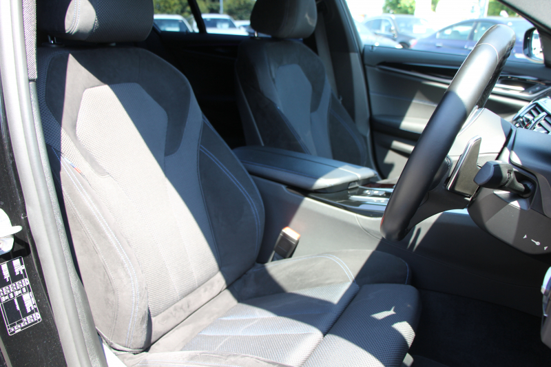 BMW 5シリーズ 523i ｴﾃﾞｨｼｮﾝﾐｯｼｮﾝｲﾝﾎﾟｯｼﾌﾞﾙ 特別仕様車 ﾊｰﾏﾝｶｰﾄﾞﾝｻﾗｳﾝﾄﾞHUD 専用ﾌﾞﾗｯｸ19AW ﾌﾞﾗｯｸｷﾄﾞﾆｰｸﾞﾘﾙ 追従ACC ｽﾃｱﾘﾝｸﾞｻﾎﾟｰﾄ  360度ｶﾒﾗ Pｱｼｽﾄ ﾀｯﾁ画面HDDﾅﾋﾞTV LEDﾍｯﾄﾞﾗｲﾄ ｵｰﾄﾊｲﾋﾞｰﾑ 2年保証