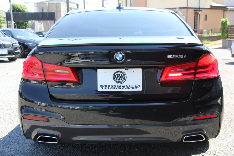 BMW 5シリーズ 523i ｴﾃﾞｨｼｮﾝﾐｯｼｮﾝｲﾝﾎﾟｯｼﾌﾞﾙ 特別仕様車 ﾊｰﾏﾝｶｰﾄﾞﾝｻﾗｳﾝﾄﾞHUD 専用ﾌﾞﾗｯｸ19AW ﾌﾞﾗｯｸｷﾄﾞﾆｰｸﾞﾘﾙ 追従ACC ｽﾃｱﾘﾝｸﾞｻﾎﾟｰﾄ  360度ｶﾒﾗ Pｱｼｽﾄ ﾀｯﾁ画面HDDﾅﾋﾞTV LEDﾍｯﾄﾞﾗｲﾄ ｵｰﾄﾊｲﾋﾞｰﾑ 2年保証
