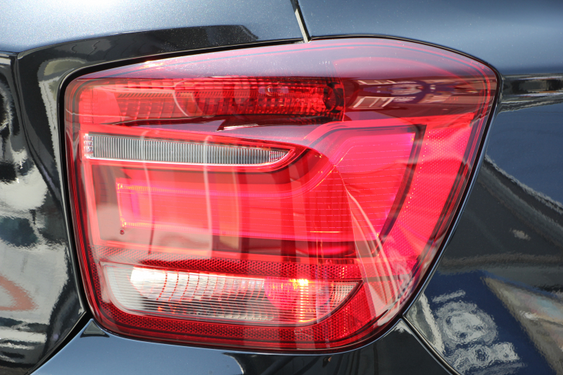 BMW 1シリーズ M135i ﾊﾟｰｷﾝｸﾞｻﾎﾟｰﾄP 直6ﾀｰﾎﾞ320馬力 ｱﾀﾞﾌﾟﾃｨﾌﾞMｻｽ ﾀｯﾁﾊﾟｯﾄﾞ対応HDDﾅﾋﾞBｶﾒﾗ 専用ｴｱﾛ 18AW 専用ﾌﾞﾚｰｷ 左右独立ｵｰﾄｴｱｺﾝ ﾊﾟﾄﾞﾙｼﾌﾄ 8速AT ｽﾏｰﾄｷｰ Bluetoothｵｰﾃﾞｨｵ ﾌﾞﾗｯｸｸﾞﾘﾙ 2年保証