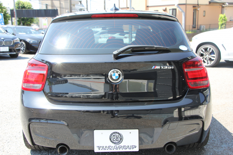 BMW 1シリーズ M135i ﾊﾟｰｷﾝｸﾞｻﾎﾟｰﾄP 直6ﾀｰﾎﾞ320馬力 ｱﾀﾞﾌﾟﾃｨﾌﾞMｻｽ ﾀｯﾁﾊﾟｯﾄﾞ対応HDDﾅﾋﾞBｶﾒﾗ 専用ｴｱﾛ 18AW 専用ﾌﾞﾚｰｷ 左右独立ｵｰﾄｴｱｺﾝ ﾊﾟﾄﾞﾙｼﾌﾄ 8速AT ｽﾏｰﾄｷｰ Bluetoothｵｰﾃﾞｨｵ ﾌﾞﾗｯｸｸﾞﾘﾙ 2年保証