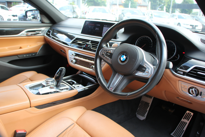 BMW 7シリーズ 740i Mｽﾎﾟｰﾂ ｻﾝﾙｰﾌ ｺﾆｬｯｸﾚｻﾞｰ ﾚｰｻﾞｰﾗｲﾄ ﾃﾞｨｽﾌﾟﾚｲｷｰ ﾘﾓｰﾄP 全席ﾋｰﾀｰ ﾅｯﾊﾟﾚｻﾞｰ&ﾏｯｻｰｼﾞ&ﾍﾞﾝﾁﾚｰｼｮﾝ 追従ACC HUD ﾀｯﾁ画面HDDﾅﾋﾞTV Mﾊﾟﾌｫｰﾏﾝｽ21AW 360度ｶﾒﾗ 全ﾄﾞｱｿﾌﾄｸﾛｰｽﾞｽﾃｱﾘﾝｸﾞｻﾎﾟｰﾄ ｵｰﾄﾊｲﾋﾞｰﾑ 2年保証