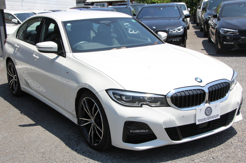 BMW 3シリーズ 320i Mｽﾎﾟｰﾂ ﾃﾞﾋﾞｭｰ&ｺﾝﾌｫｰﾄP 1ｵｰﾅ ﾋｰﾀｰ黒革 専用ﾌﾞﾙｰｽﾃｯﾁ 19AW 360度ｶﾒﾗ 追従ACC ｽﾃｱﾘﾝｸﾞｻﾎﾟｰﾄ LEDﾍｯﾄﾞﾗｲﾄ 電動ﾄﾗﾝｸ ｱｯﾌﾟﾙｶｰﾌﾟﾚｲ ﾀｯﾁ画面HDDﾅﾋﾞﾜｲﾔﾚｽ充電 hi-fiｽﾋﾟｰｶｰ 2年保証