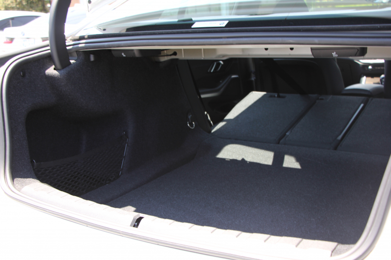 BMW 3シリーズ 320i Mｽﾎﾟｰﾂ ﾃﾞﾋﾞｭｰ&ｺﾝﾌｫｰﾄP 1ｵｰﾅ ﾋｰﾀｰ黒革 専用ﾌﾞﾙｰｽﾃｯﾁ 19AW 360度ｶﾒﾗ 追従ACC ｽﾃｱﾘﾝｸﾞｻﾎﾟｰﾄ LEDﾍｯﾄﾞﾗｲﾄ 電動ﾄﾗﾝｸ ｱｯﾌﾟﾙｶｰﾌﾟﾚｲ ﾀｯﾁ画面HDDﾅﾋﾞﾜｲﾔﾚｽ充電 hi-fiｽﾋﾟｰｶｰ 2年保証