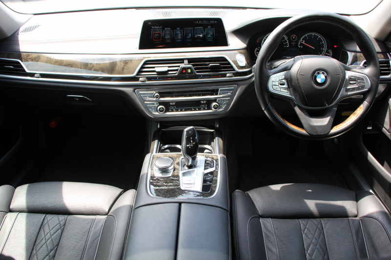 BMW 7シリーズ 740i ﾌﾟﾗｽP ｴﾅｼﾞｰEVOﾎﾞﾃﾞｨｷｯﾄ&20AW ｻﾝﾙｰﾌ 全席ﾋｰﾀｰ黒革 ﾃﾞｨｽﾌﾟﾚｲｷｰ LEDﾍｯﾄﾞﾗｲﾄ ﾊｰﾏﾝｶｰﾄﾞﾝ ﾏｯｻｰｼﾞ&ﾍﾞﾝﾁﾚｰｼｮﾝ HUD 追従ACC ｽﾃｱｻﾎﾟｰﾄ 液晶ﾒｰﾀｰ ﾀｯﾁ画面ﾅﾋﾞ360度ｶﾒﾗ ｿﾌﾄｸﾛｰｽﾞﾄﾞｱ 電動ﾄﾗﾝｸ 2年保証