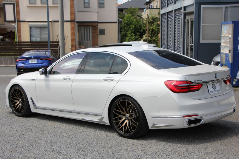BMW 7シリーズ 740i ﾌﾟﾗｽP ｴﾅｼﾞｰEVOﾎﾞﾃﾞｨｷｯﾄ&20AW ｻﾝﾙｰﾌ 全席ﾋｰﾀｰ黒革 ﾃﾞｨｽﾌﾟﾚｲｷｰ LEDﾍｯﾄﾞﾗｲﾄ ﾊｰﾏﾝｶｰﾄﾞﾝ ﾏｯｻｰｼﾞ&ﾍﾞﾝﾁﾚｰｼｮﾝ HUD 追従ACC ｽﾃｱｻﾎﾟｰﾄ 液晶ﾒｰﾀｰ ﾀｯﾁ画面ﾅﾋﾞ360度ｶﾒﾗ ｿﾌﾄｸﾛｰｽﾞﾄﾞｱ 電動ﾄﾗﾝｸ 2年保証
