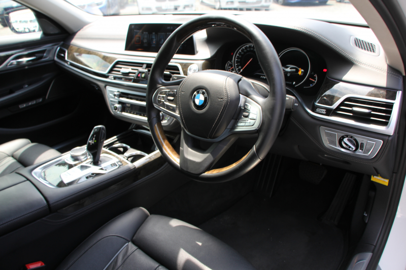 BMW 7シリーズ 740i ﾌﾟﾗｽP ｴﾅｼﾞｰEVOﾎﾞﾃﾞｨｷｯﾄ&20AW ｻﾝﾙｰﾌ 全席ﾋｰﾀｰ黒革 ﾃﾞｨｽﾌﾟﾚｲｷｰ LEDﾍｯﾄﾞﾗｲﾄ ﾊｰﾏﾝｶｰﾄﾞﾝ ﾏｯｻｰｼﾞ&ﾍﾞﾝﾁﾚｰｼｮﾝ HUD 追従ACC ｽﾃｱｻﾎﾟｰﾄ 液晶ﾒｰﾀｰ ﾀｯﾁ画面ﾅﾋﾞ360度ｶﾒﾗ ｿﾌﾄｸﾛｰｽﾞﾄﾞｱ 電動ﾄﾗﾝｸ 2年保証