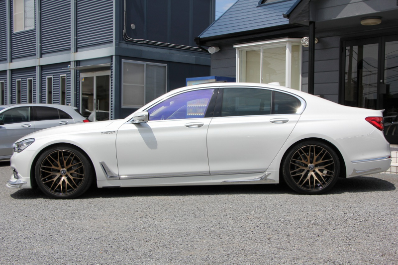 BMW 7シリーズ 740i ﾌﾟﾗｽP ｴﾅｼﾞｰEVOﾎﾞﾃﾞｨｷｯﾄ&20AW ｻﾝﾙｰﾌ 全席ﾋｰﾀｰ黒革 ﾃﾞｨｽﾌﾟﾚｲｷｰ LEDﾍｯﾄﾞﾗｲﾄ ﾊｰﾏﾝｶｰﾄﾞﾝ ﾏｯｻｰｼﾞ&ﾍﾞﾝﾁﾚｰｼｮﾝ HUD 追従ACC ｽﾃｱｻﾎﾟｰﾄ 液晶ﾒｰﾀｰ ﾀｯﾁ画面ﾅﾋﾞ360度ｶﾒﾗ ｿﾌﾄｸﾛｰｽﾞﾄﾞｱ 電動ﾄﾗﾝｸ 2年保証