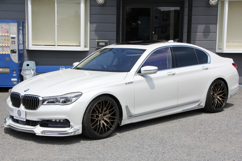 BMW 7シリーズ 740i ﾌﾟﾗｽP ｴﾅｼﾞｰEVOﾎﾞﾃﾞｨｷｯﾄ&20AW ｻﾝﾙｰﾌ 全席ﾋｰﾀｰ黒革 ﾃﾞｨｽﾌﾟﾚｲｷｰ LEDﾍｯﾄﾞﾗｲﾄ ﾊｰﾏﾝｶｰﾄﾞﾝ ﾏｯｻｰｼﾞ&ﾍﾞﾝﾁﾚｰｼｮﾝ HUD 追従ACC ｽﾃｱｻﾎﾟｰﾄ 液晶ﾒｰﾀｰ ﾀｯﾁ画面ﾅﾋﾞ360度ｶﾒﾗ ｿﾌﾄｸﾛｰｽﾞﾄﾞｱ 電動ﾄﾗﾝｸ 2年保証