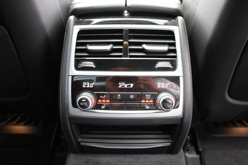 BMW 7シリーズ 740i Mｽﾎﾟｰﾂ ｻﾝﾙｰﾌ 全席ﾋｰﾀｰ黒革 ﾚｰｻﾞｰﾗｲﾄ ﾏｯｻｰｼﾞ&ﾍﾞﾝﾁﾚｰｼｮﾝ 追従ACC HUD ﾀｯﾁ画面HDDﾅﾋﾞTV 360度ｶﾒﾗ 全ﾄﾞｱｿﾌﾄｸﾛｰｽﾞ電動ﾄﾗﾝｸ ｽﾃｱﾘﾝｸﾞｻﾎﾟｰﾄ ｵｰﾄﾊｲﾋﾞｰﾑ 液晶ﾒｰﾀｰ ｵﾌﾟｼｮﾝ20AW 2年保証